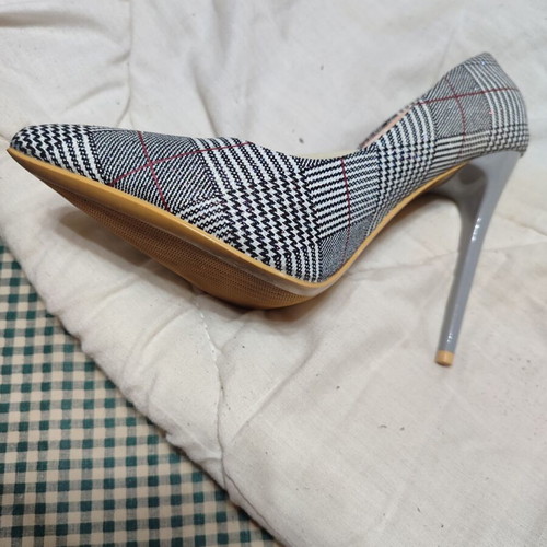 Stiletto pumps new, plaid pattern, size 39, black and white