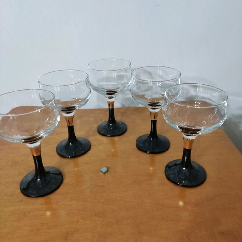 Wine and champagne glasses like new, set of 5 with black and gold