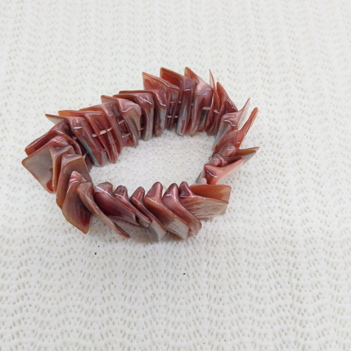 Pearl bracelet in coral color, stretch design with pearl tiles