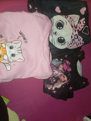 Children's long-sleeve tops like new for 4-5 years with cat design