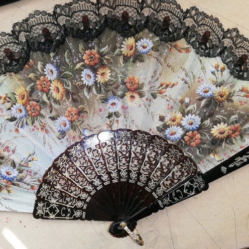 Fan made of fabric and plastic like new
