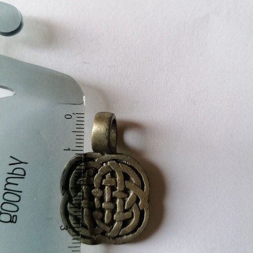 Metal pendant with squared Celtic design new