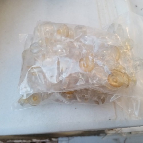 Plastic supports for glass shelves, new, pack of 75 with suction cups