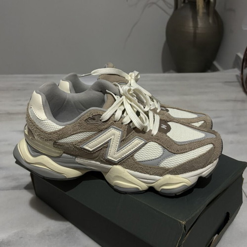 New Balance 9060 unisex sneakers, size 42, beige