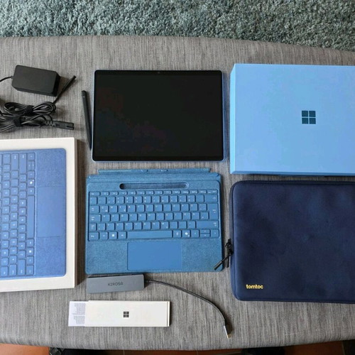 Microsoft Surface Pro 11 13" 120Hz OLED touchscreen, like new, 16GB RAM, 2TB SSD