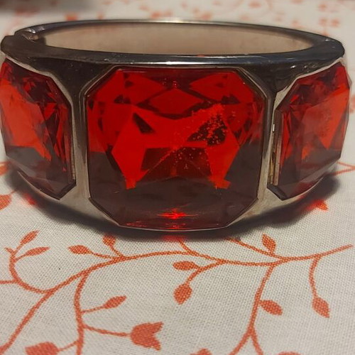 Steel bracelet like new, openable with red glass stones