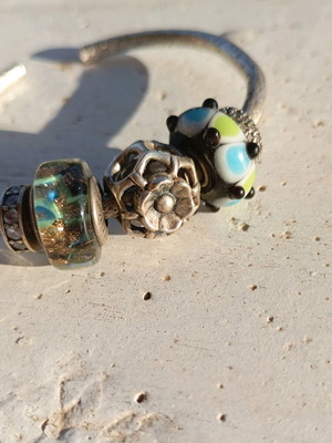 Hammered silver bracelet with Murano charms like new