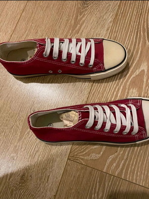 Burgundy sneakers like new, size 42