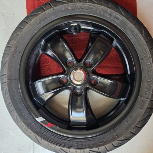 Vespa GTS genuine tire and rim set