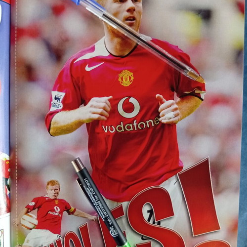Match Football Magazine Issue 27/12 to 2/1/2006 like new with Liverpool poster