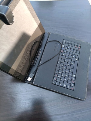 Πληκτρολόγιο με θήκη και βάση για android tablet.