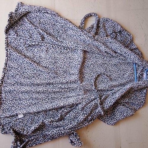 Cool women's cotton fleece bathrobe with leopard print, size M