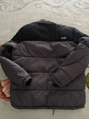 Nuff puffer like new, size Medium
