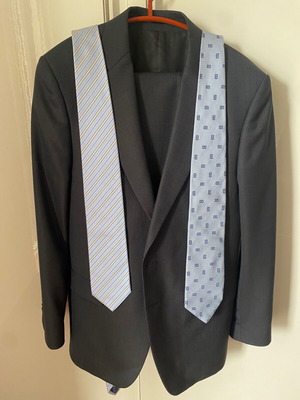 Men's suit wool summer dark blue size 46 with two blue ties like new