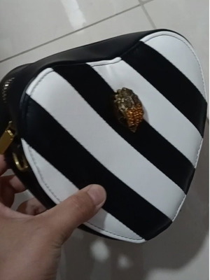 Τσάντα crossbody νέα, μαύρη και λευκή, σε διάφορα σχέδια