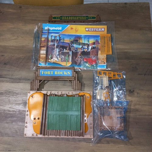 Playmobil Western Fort Rocks 70944 new, complete building