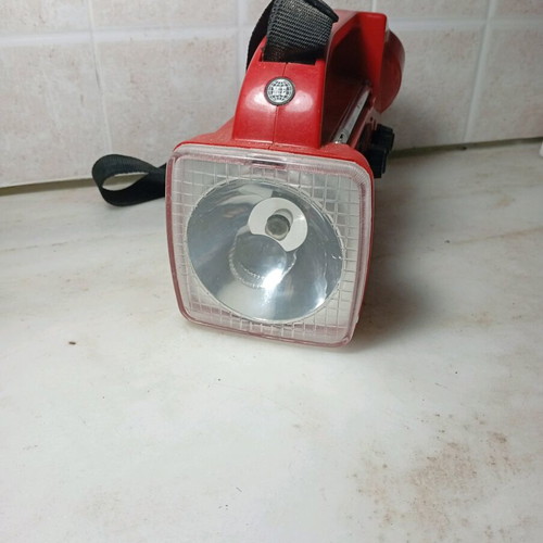 Multifunctional AM/FM Flashlight Radio like new, 1980s