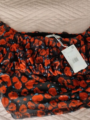Floral crop top new, size L with side zipper, black and red