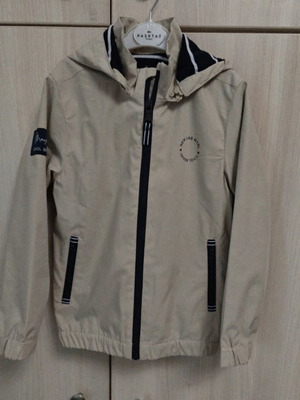 Μπουφάν Mayoral λεπτό σαν καινούργιο, μπεζ, μέγεθος 122 cm