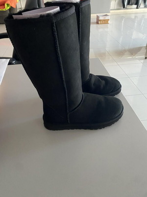 Ugg Classic Tall boots black size 38 like new