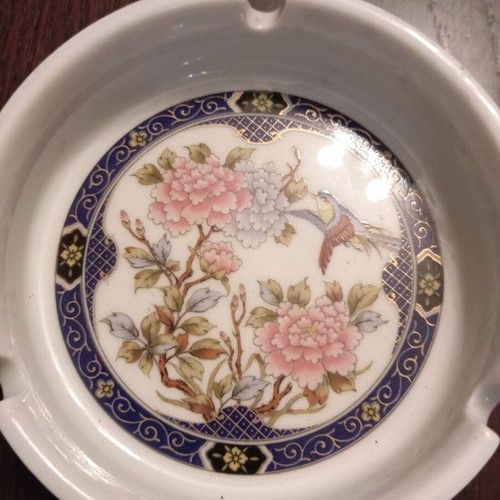 Set of 2 porcelain ashtrays like new with gold details