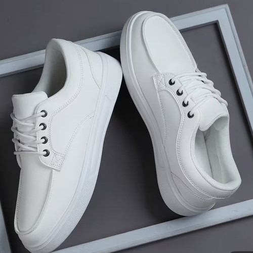 White Platform Moc-Toe Casual Sneakers, size 42