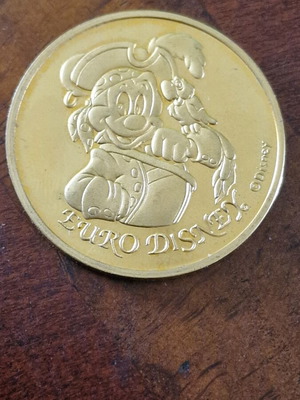 Disney collectible coin like new