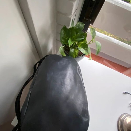 Kem women's leather shoulder bag like new, black