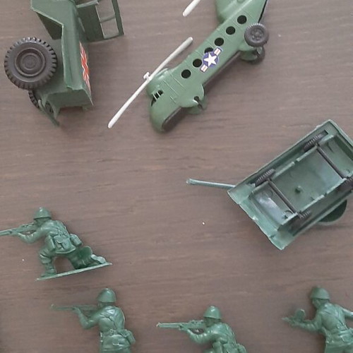 Vintage plastic military figures and vehicles collection, like new
