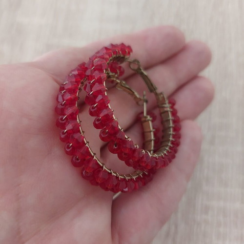 Hoop earrings like new with red beads