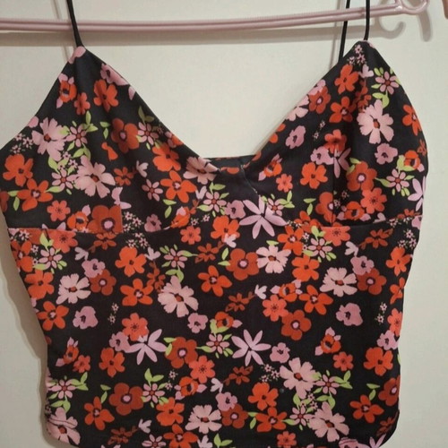 Bershka floral crop top like new, size S, black base with red and pink