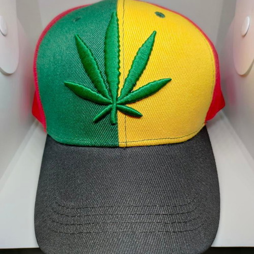 Snapback hat Rasta Reggae with embroidered leaf like new