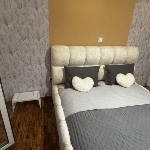 Bed new, as shown in photos