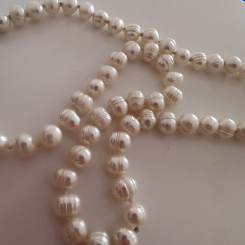 Vintage pearl necklace with natural freshwater pearls, like new