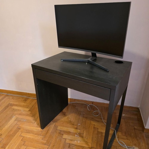 Computer monitor with desk like new
