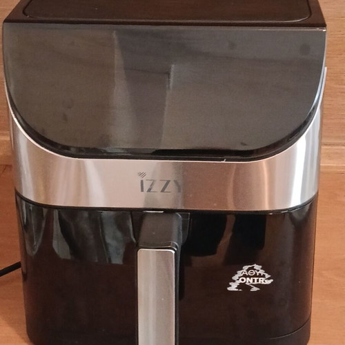 Air Fryer Izzy 6lt like new with accessories