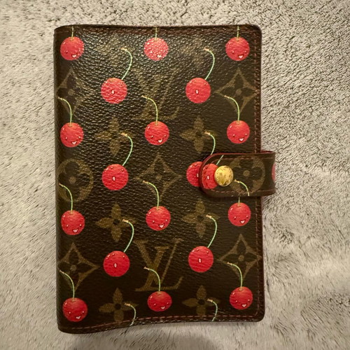 Louis Vuitton Cerises Agenda like new with broken metal support