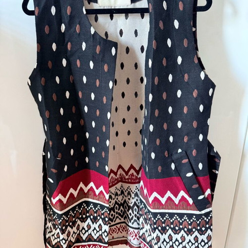 Nidodileda vest like new, black and red