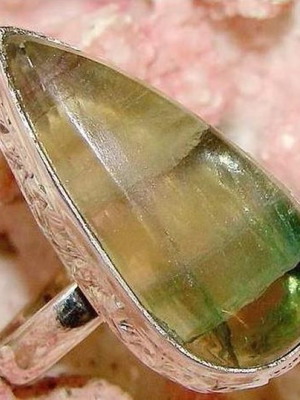 Ring with fluorite mineral in 925 silver