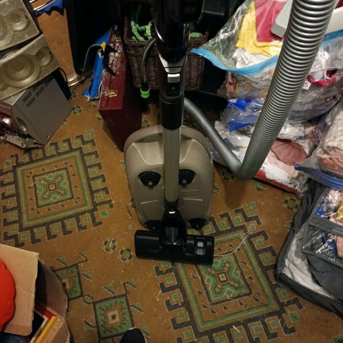 Vacuum cleaner slightly used
