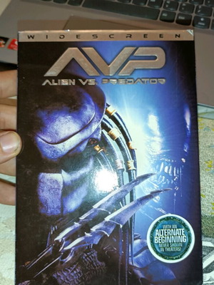 Alien vs Predator DVD like new, widescreen with English subtitles
