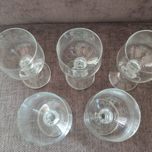 Liqueur Glasses set of 5 like new, elegant classic design