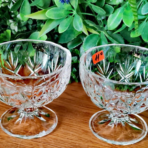 Vintage crystal dessert bowls like new