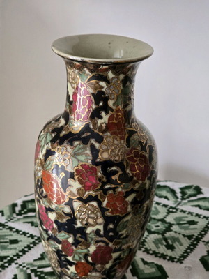 Ceramic decorated small vase like new, oriental or satsuma style