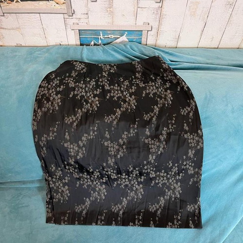 Midi skirt St. Michael Marks & Spencer with floral pattern used