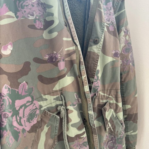 Military waterproof jacket with flowers and removable fur lining, size M