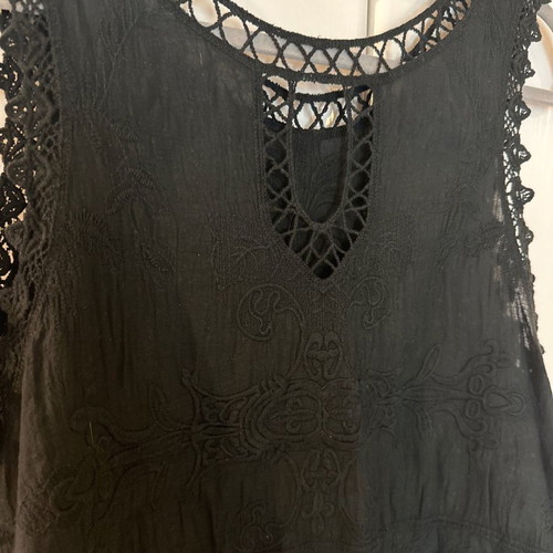 Black sleeveless top size M with beautiful reversible details