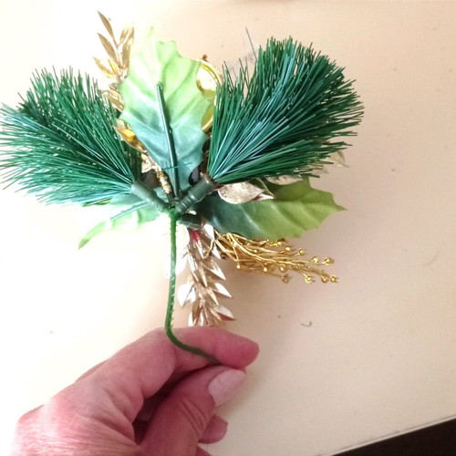 Christmas ornament like new with real pine cone