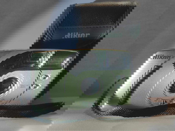 Κάμερα Nikon AF240SV + Αυθεντική θήκη