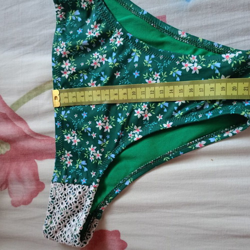 Green floral bikini set like new with lace details